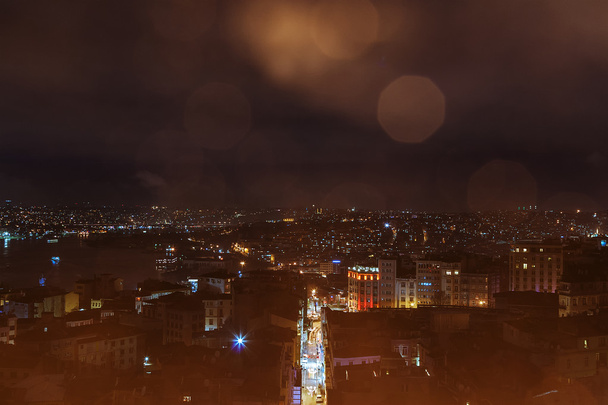 Вид на протоку Босфор з прекрасними вночі. - Фото, зображення