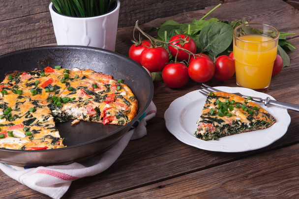 Frittata with spinach, tomatoes and cheese - Photo, Image