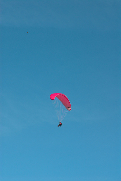 personne volant en parachute
 - Photo, image
