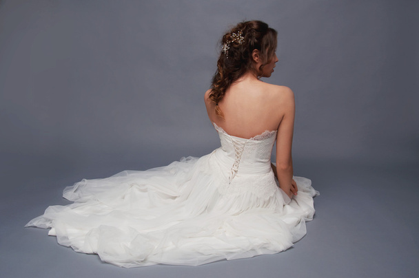Bridal fashion. Brunette bride view from the back. - Zdjęcie, obraz