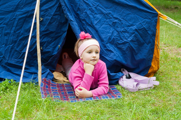 Happy child . Travel with tent . Child in the country - Valokuva, kuva