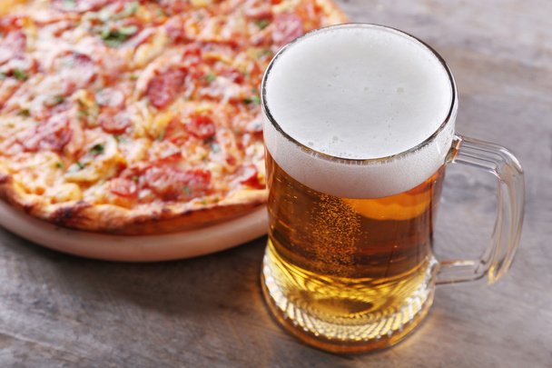 Tasty pizza and glass of beer - Foto, Imagem