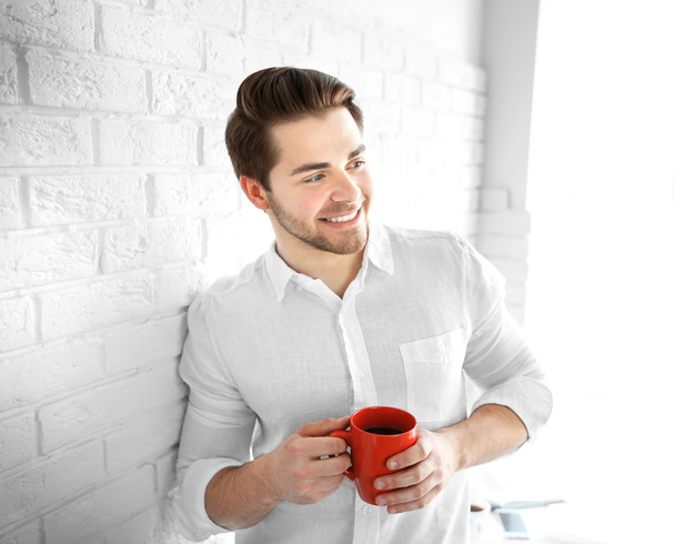 Handsome man drinking coffee - Foto, imagen