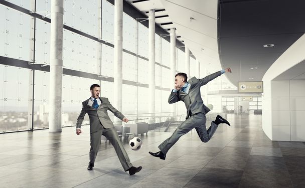 Playing ball in office - Фото, зображення
