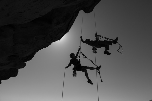 Bergsteigerteam müht sich zum Gipfel. - Foto, Bild