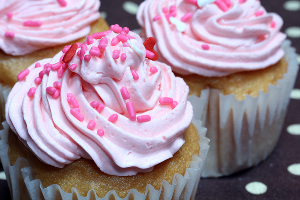 Cupcake vaaleanpunainen jää ja strösselit
 - Valokuva, kuva