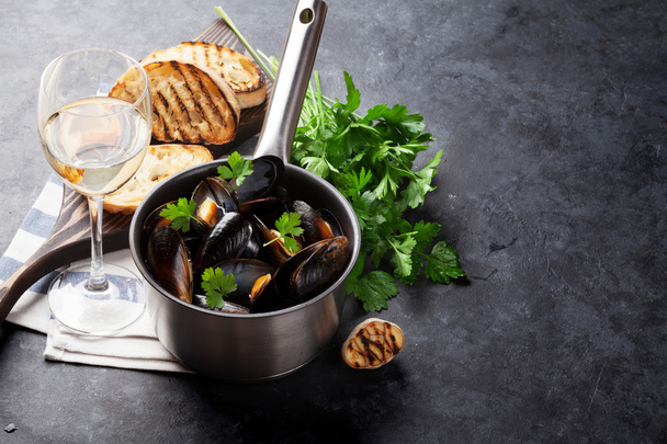 Mussels in copper pot and wine  - Photo, Image