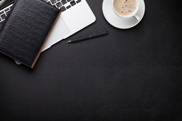 Kancelářský stůl s laptop, káva, Poznámkový blok - Fotografie, Obrázek
