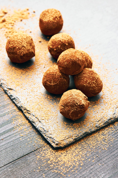 Zelfgemaakte chocolade truffels - Foto, afbeelding