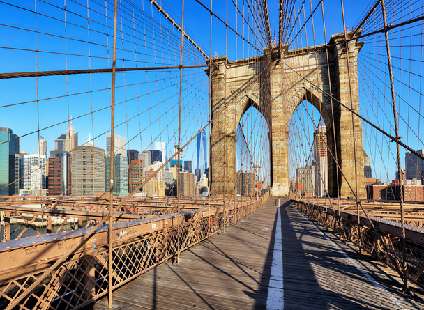 Нью-Йорк з Бруклінський міст, нижнього Манхеттена, США - Фото, зображення