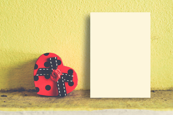 Mock up paper display, Red heart box shape on grunge and dirty w - Photo, image