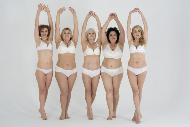 Vrouwen poseren in ondergoed - Foto, afbeelding