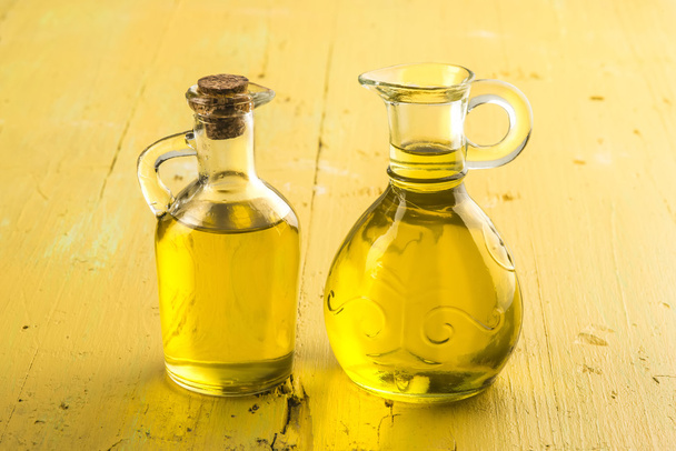Extra vergine olijfolie glazen potten - Foto, afbeelding
