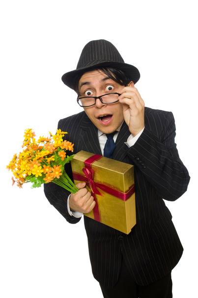 Homme drôle avec des fleurs et boîte cadeau
 - Photo, image