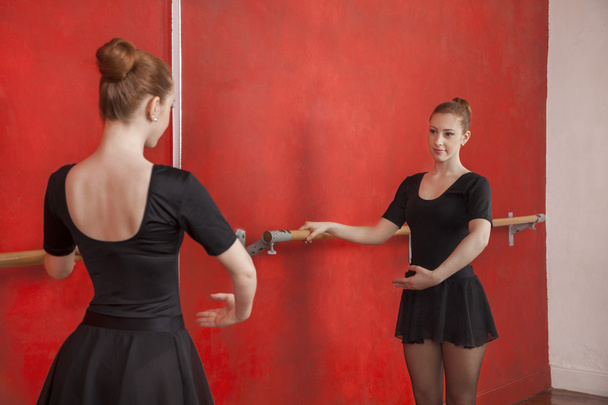 Beautiful Ballerina Practicing In Front Of Mirror - 写真・画像