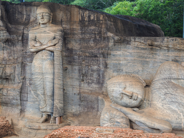 Polonnaruwa Buda heykelleri - Fotoğraf, Görsel