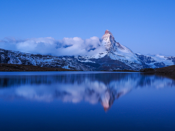 Matterhorn yöllä
  - Valokuva, kuva