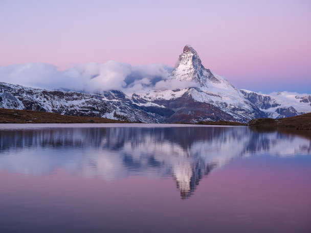 Matterhorn aikaisin aamulla
 - Valokuva, kuva