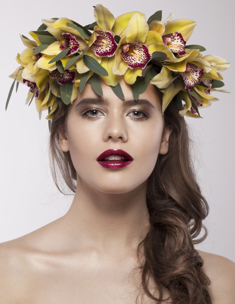 woman With Flowers wreath - Photo, Image