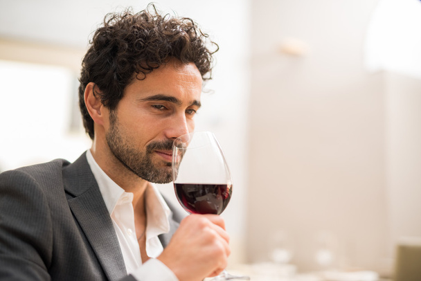 Man smelling red wine - Fotoğraf, Görsel