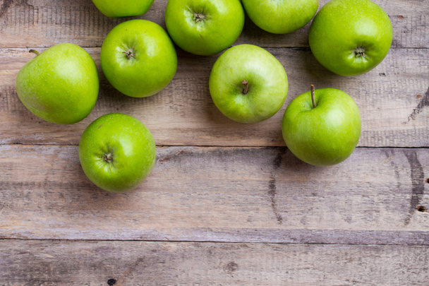 green apples on wood - Foto, Imagem