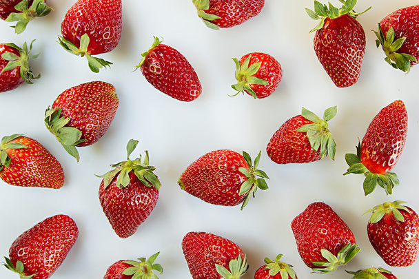 Strawberry background on white background.  Colorful ripe berries  strawberries. Fruit background. Strawberry pattern. Spring background. Summer background. Top view. Macro. Texture. - Φωτογραφία, εικόνα