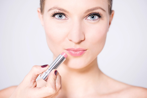  model using glossy lipstick - Photo, image