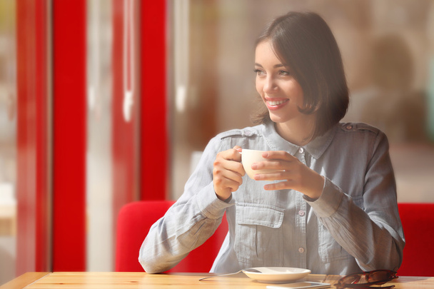 Young woman drinking coffee - Zdjęcie, obraz