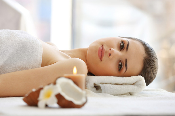 Woman relaxing in spa salon - Fotografie, Obrázek
