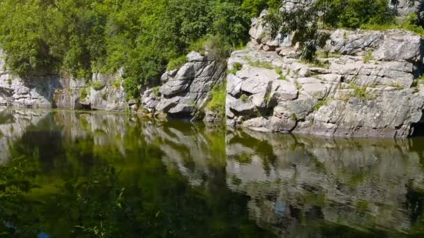 Buki Canyon upadek, ukraiński Falls, piękny wodospad - Materiał filmowy, wideo