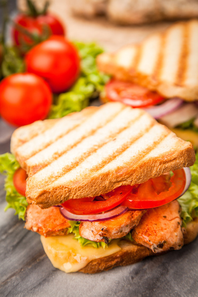 Grilled chicken sandwich - Foto, Bild