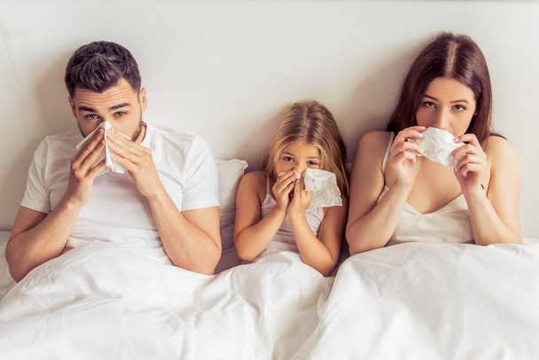 Семья с обычной простудой
 - Фото, изображение