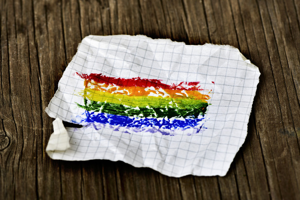 un morceau de papier avec un drapeau arc-en-ciel
 - Photo, image