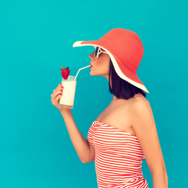 Sensual girl with a summer cocktail - 写真・画像