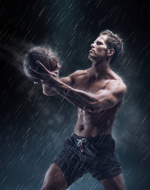 shirtless wet basketball player - Fotoğraf, Görsel