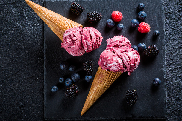 Tasty berry fruits ice cream in waffels - Fotoğraf, Görsel