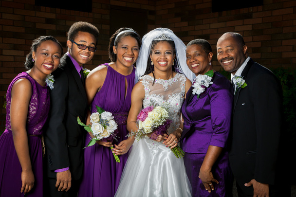 Africké americké nevěsty s její rodinou - Fotografie, Obrázek