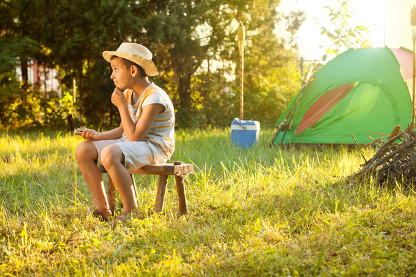 Camp in the tent - young boy on a camping - Foto, imagen