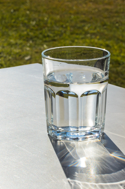 Vaso di vetro con acqua
 - Foto, immagini