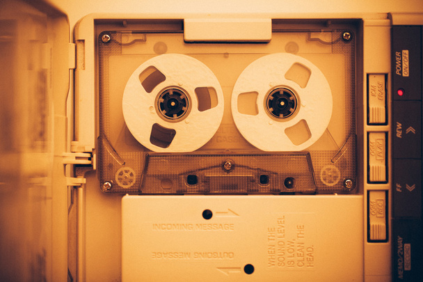 Vintage Audio Tape Kompaktkassette, Sepiatonus mit künstlerischem Filmrauschen - Foto, Bild