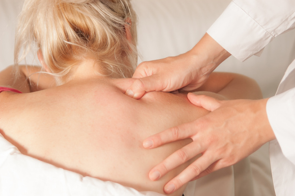 Mioterapia y puntos desencadenantes en la espalda
 - Foto, Imagen