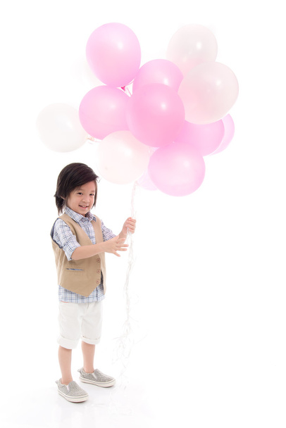 Dziecko azjatyckie gospodarstwa różowe i białe balony - Zdjęcie, obraz