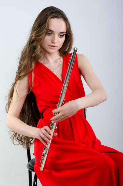 Menina com uma flauta
 - Foto, Imagem