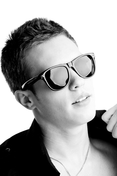 Handsome young man in sunglass - Fotoğraf, Görsel