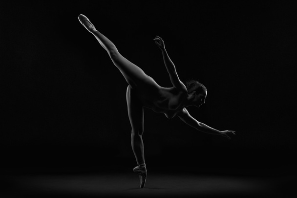 Art nude. Perfect flexible sexy body of young woman on black background - Fotoğraf, Görsel