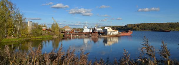 Gorky reservoir. Parking of the ships - 写真・画像