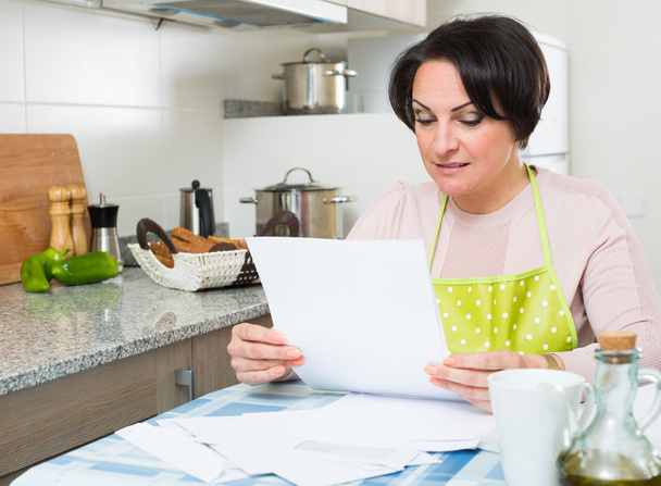 woman with banking application in kitchen - 写真・画像
