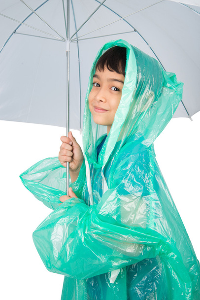 Μικρό αγόρι που φοράει παλτό βροχής σε λευκό φόντο - Φωτογραφία, εικόνα