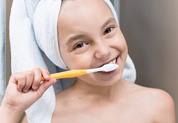 Smiling little girl brushing teeth - 写真・画像