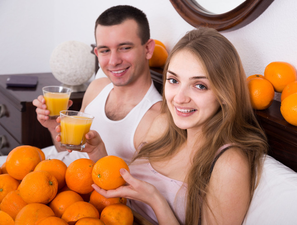 man and girlfriend drinking  orange juice  - Foto, Imagem